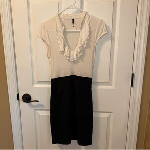 Cream and Black Y2K Sheath Dress with Ruffled Bib Collar Size Small with Pockets